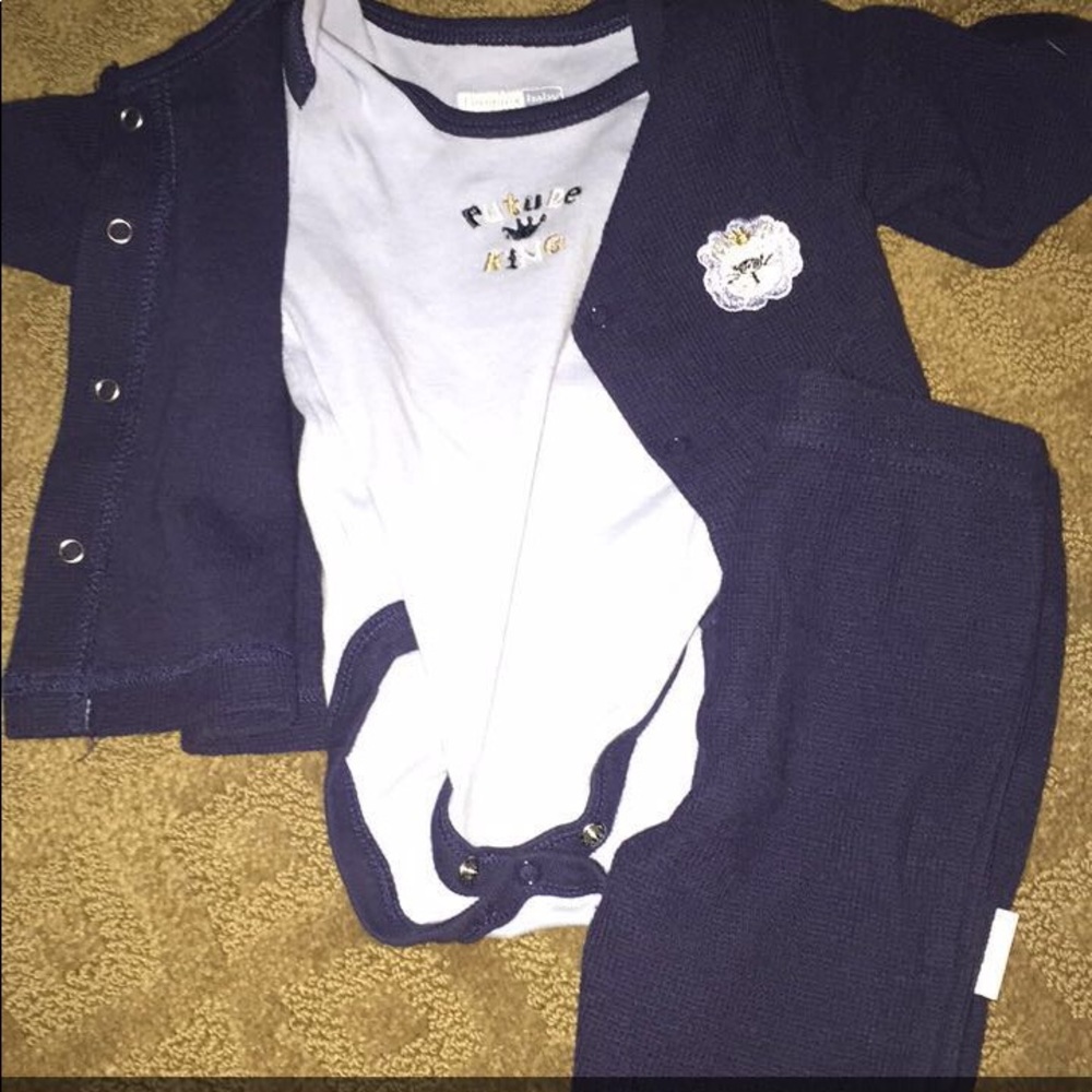 Matching outfit fit for a king